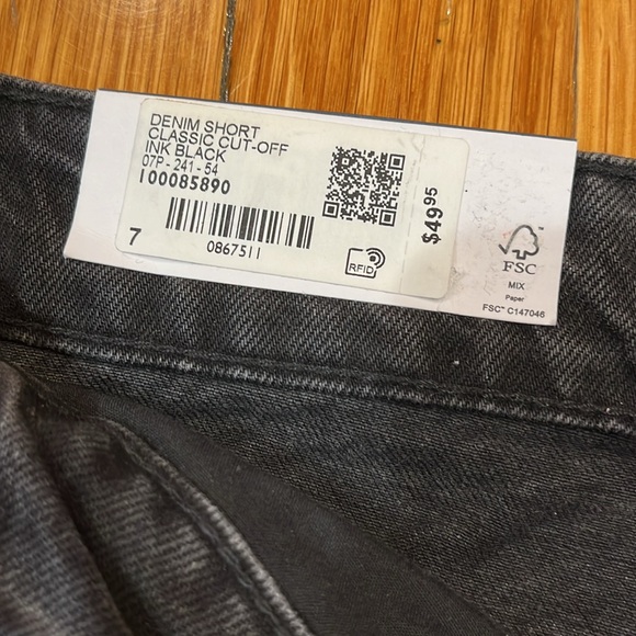 GARAGE BRAND NEW W/TAGS BLACK SZ.7/28 CLASSIC CUT-OFF SHORTS. PERFECT CONDITION - Picture 2 of 11